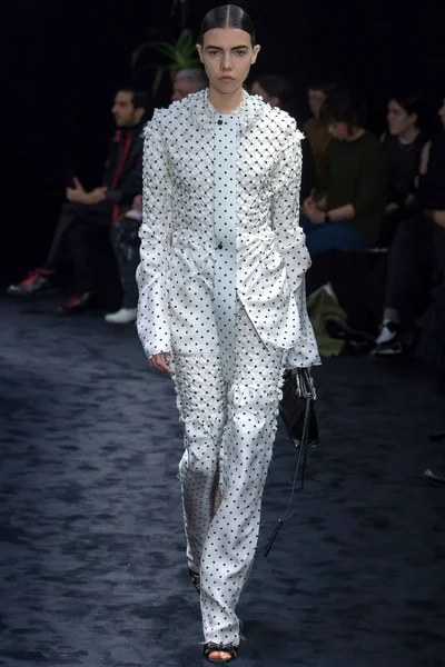 Look 44